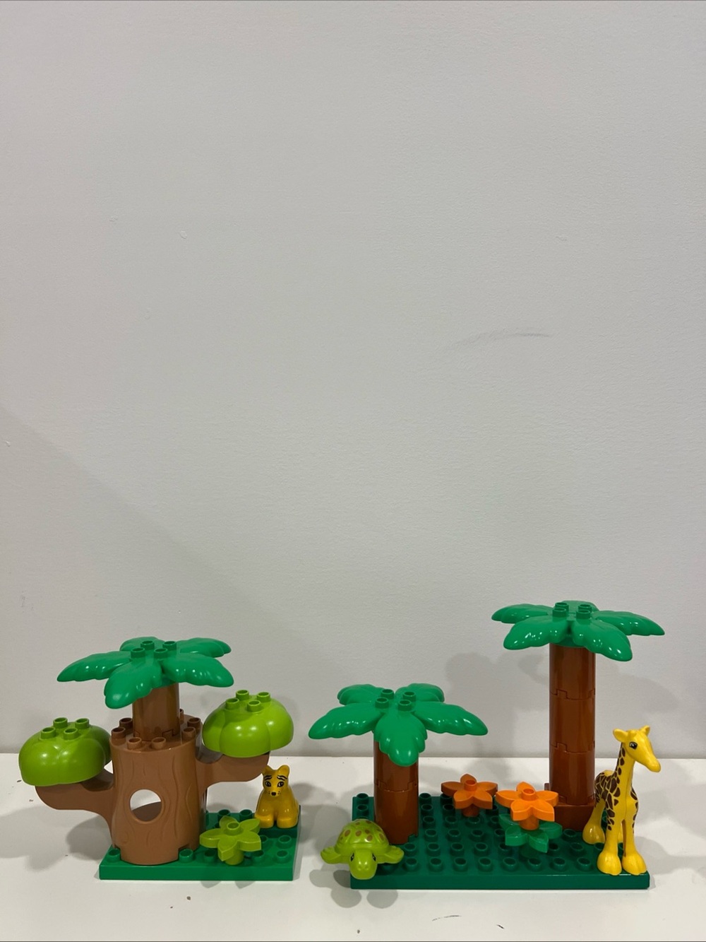 LEGO DUPLO Jungle Playset: Green Trees and Animals - Giraffe Turtle Baby Lion - Picture 1 of 4